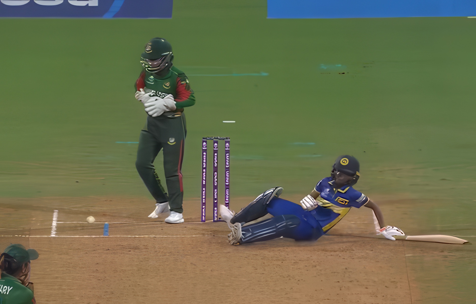 BAN-W vs SL-W । Twitter reacts as Sri Lanka  batter gets injured in awkward manner during WC game